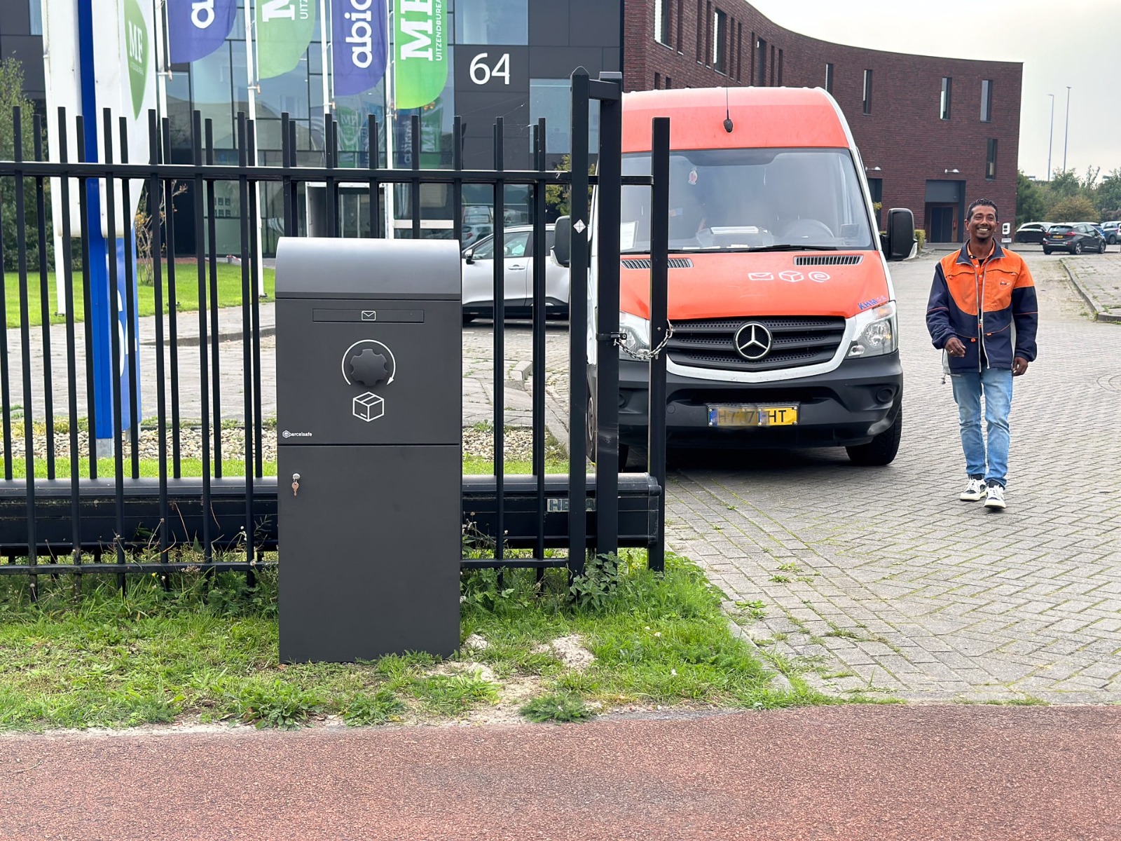 Parcelsafe XL antraciet met bezorgbusje